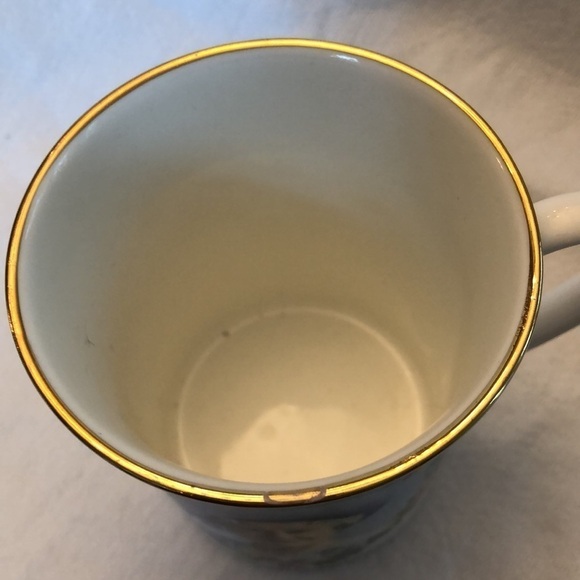 Commemorative souvenir of queen mother’s life mug - Picture 5 of 7